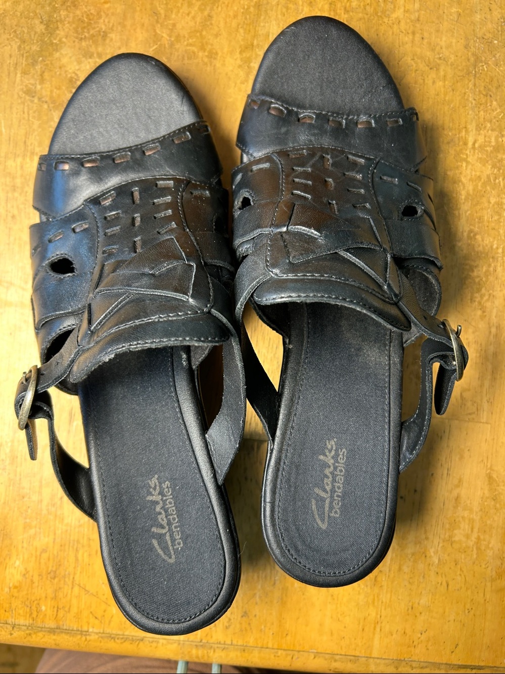 CLARKS Bendables Black Leather Strappy Wedge Sandals Size 10M